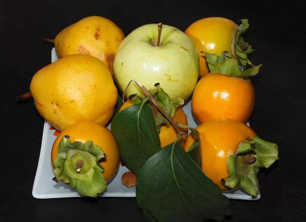 白痰最怕三种水果，雪梨/柿子/金桔具有止咳化痰功效