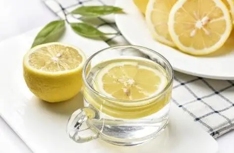  柠檬水泡水喝竟有6个害处，痛经/加重体寒/血糖升高等