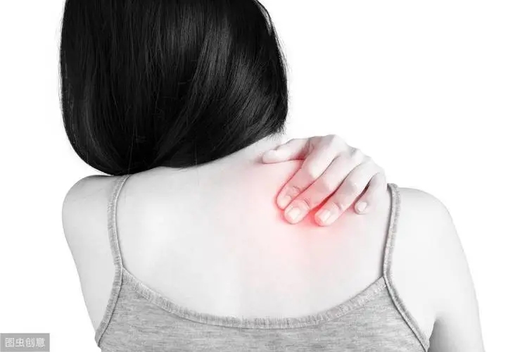 女性后背疼警惕四种病，胆囊炎疾病/冠心病/颈椎病/腰椎间盘