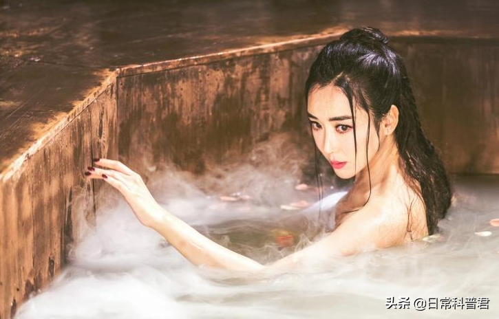 古代的女性多久洗一次澡（古代女人怎么洗澡）