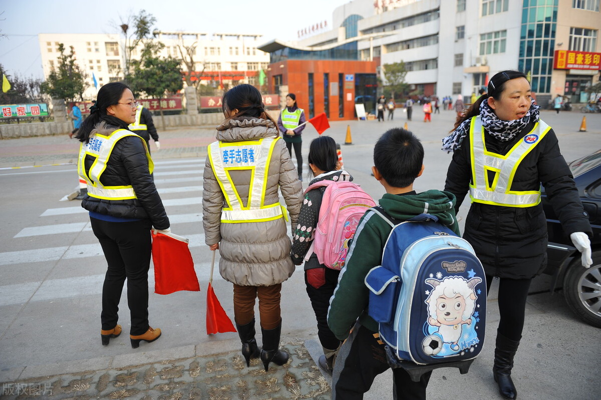 用什么办法可以实现所有学生上下学不用接送