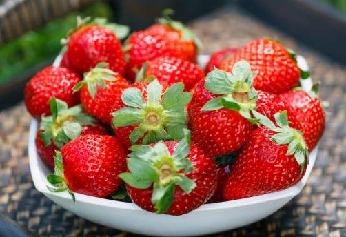 先兆流产禁忌水果，草莓/榴莲/芒果/西瓜/红枣要少吃