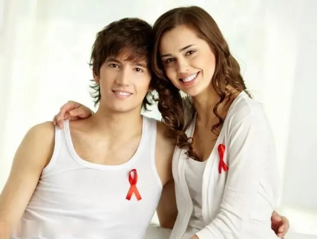 男女性艾滋病早期必有的症状，类似感冒症状且伴随皮疹