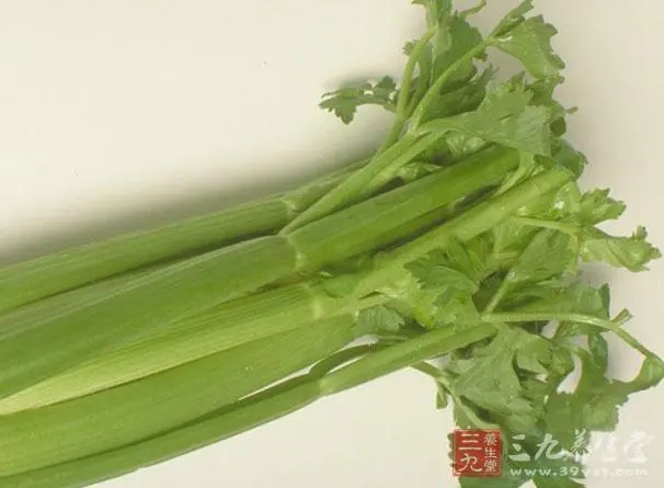 五类降压食物推荐，芹菜是首选蔬菜（可以稳定血压降低血管阻力）